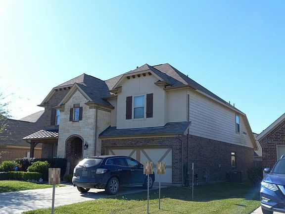 3rd image of 4907 Sheila Dr