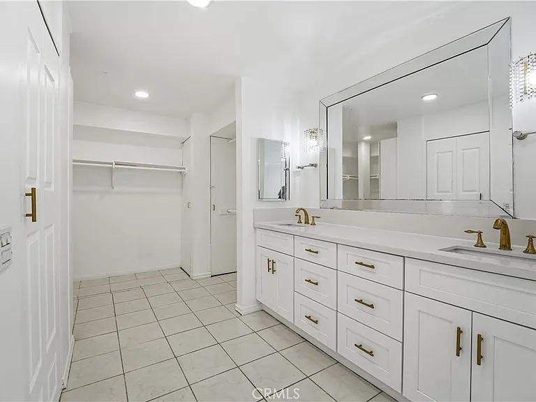 5301 Balboa Blvd #F7 — Photo 26