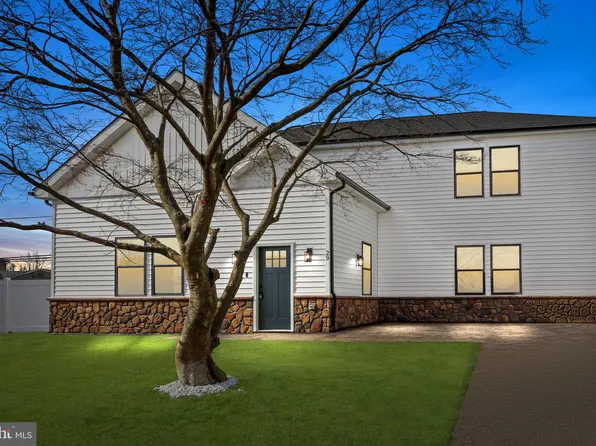 29 Bittersweet Rd, Levittown, PA 19057