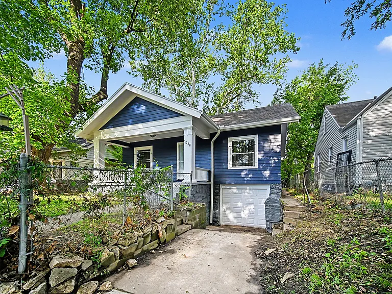 5638 Woodland Ave — Photo 2