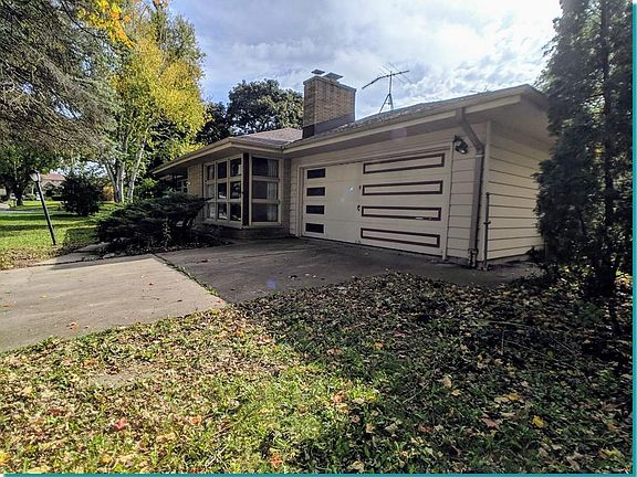 3rd image of 10109 W Fiebrantz Ave