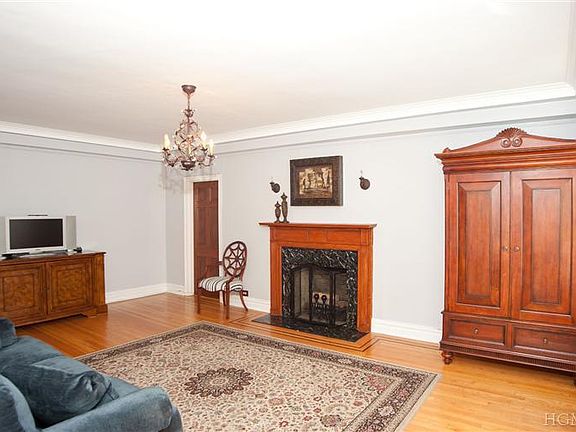 5th image of 3 Park Ln APT 3A