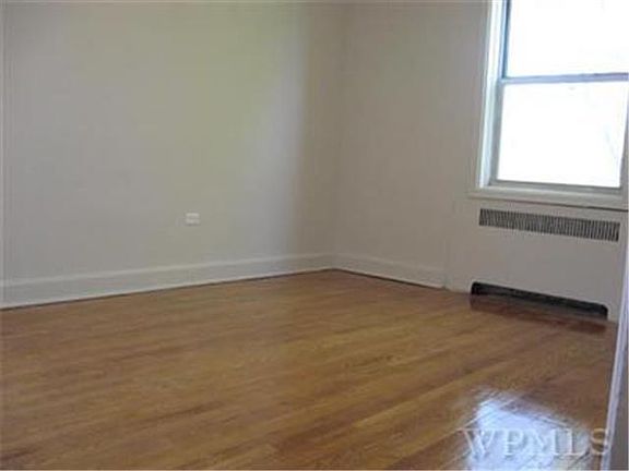 4th image of 815 Larchmont Acres APT D