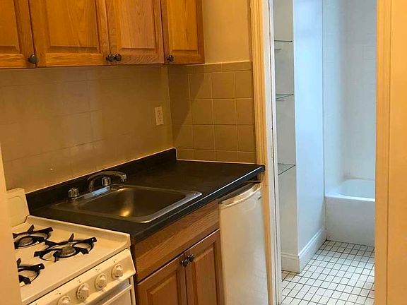 5th image of 239 E 73rd St #1A