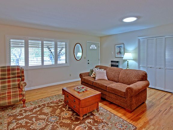 4th image of 9889 Cow Creek Dr
