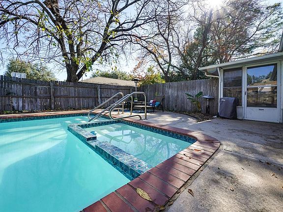 5th image of 4410 Three Oaks Dr