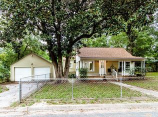 2809 Angier Rd, Huntsville, TX 77340