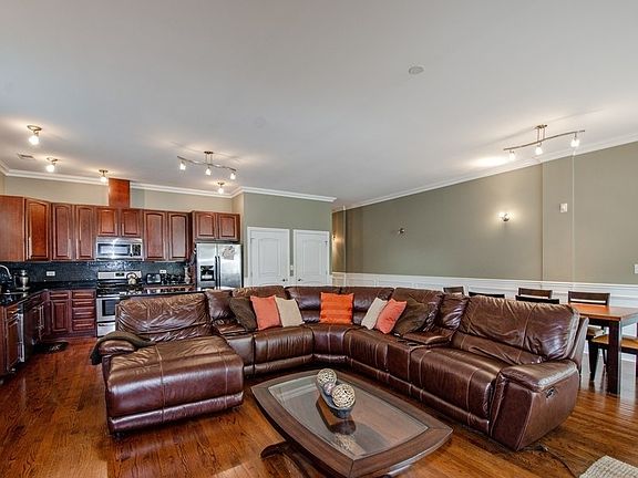 3rd image of 4815 S Drexel Blvd #1SE
