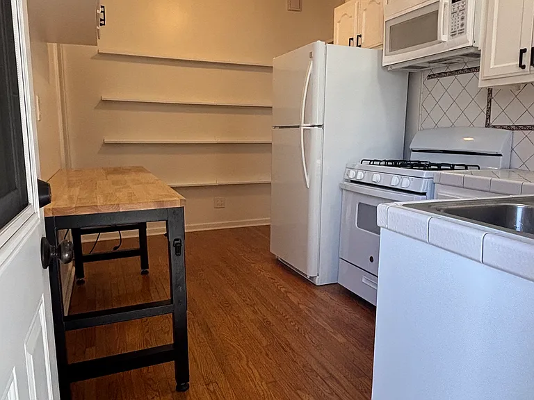 1334 N June St #1334 & 1/2 — Photo 8