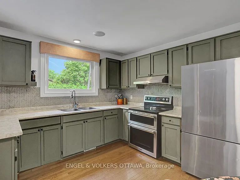 516 Buchanan Cres — Photo 15