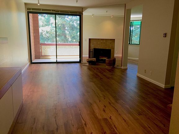 3rd image of 4250 El Camino Real APT A204