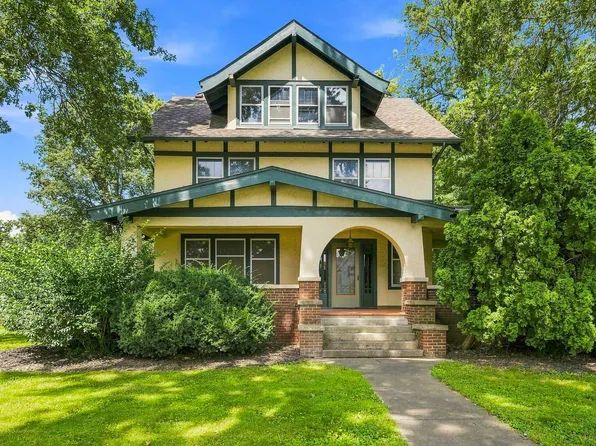 906 7th St, Durant, IA 52747
