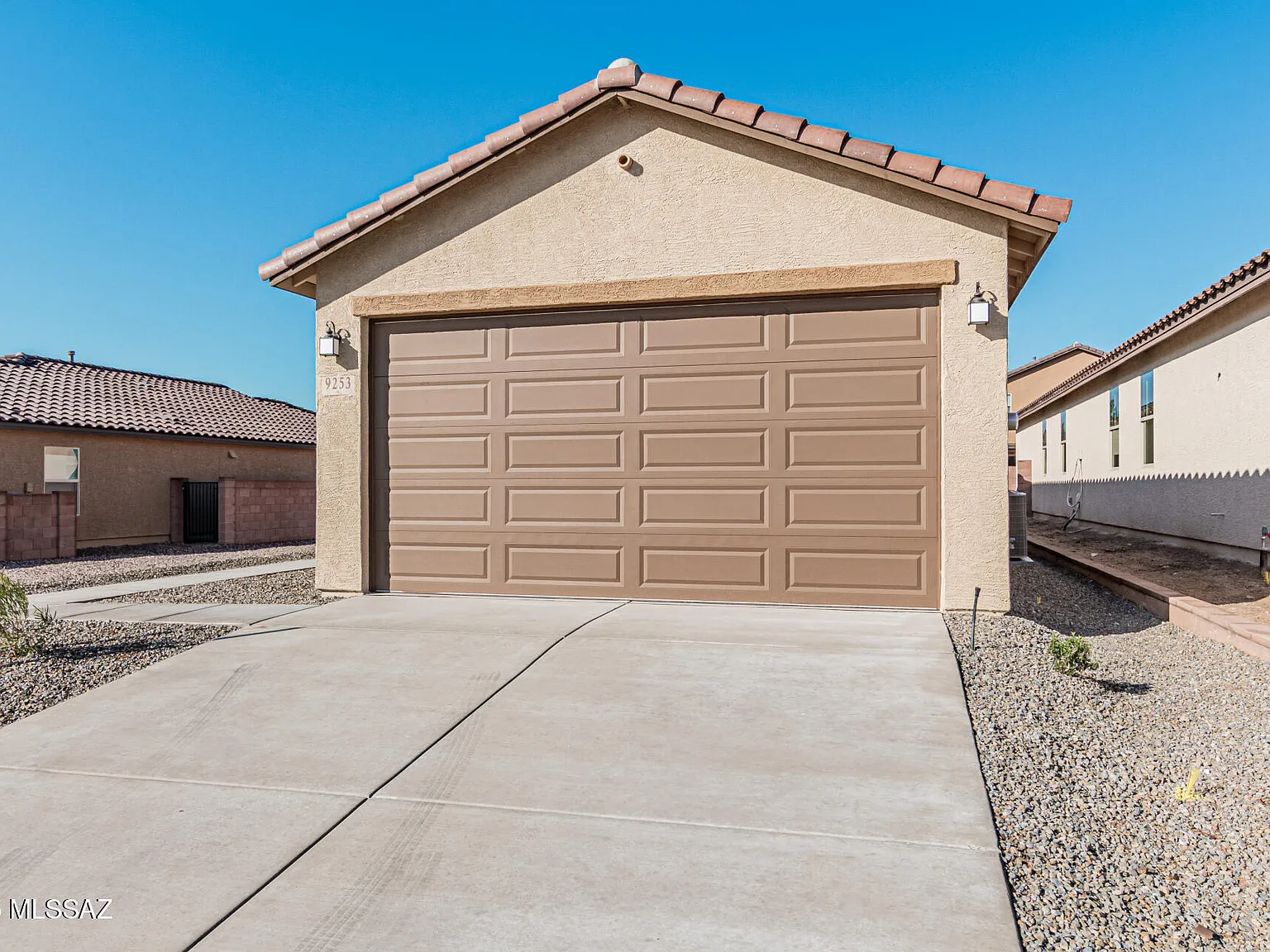3 bed, 2.0 bath, 1465 sqft, $2,200 — Photo 3
