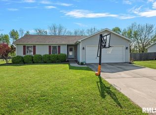 504 N Bitterroot Dr, Athens, IL 62613