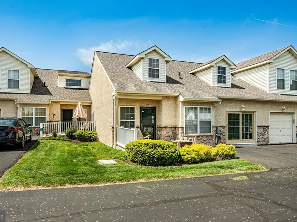 104 Stuart Dr #104, East Norriton, PA 19401