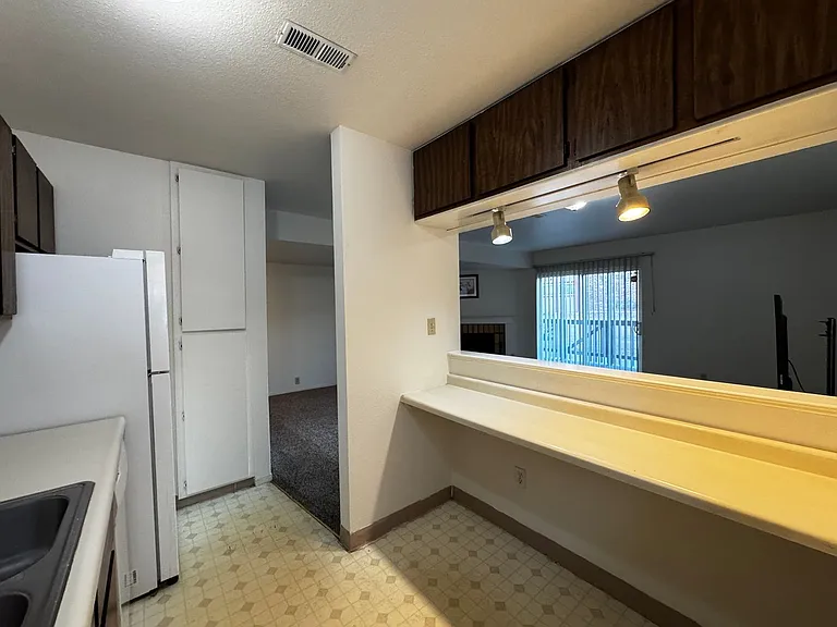 1318 Holland Park Blvd — Photo 5