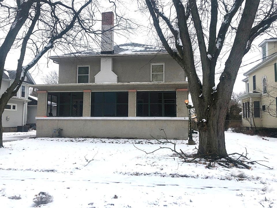 2nd image of 820 Pearl St