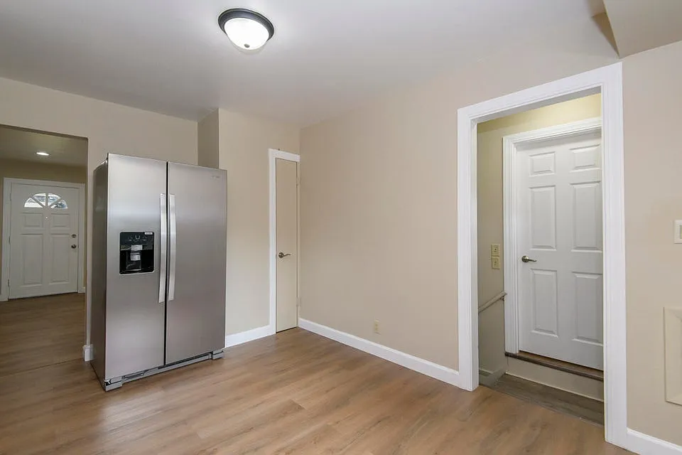 3 bed, 1.5 bath, 1669 sqft, $1,915 — Photo 4
