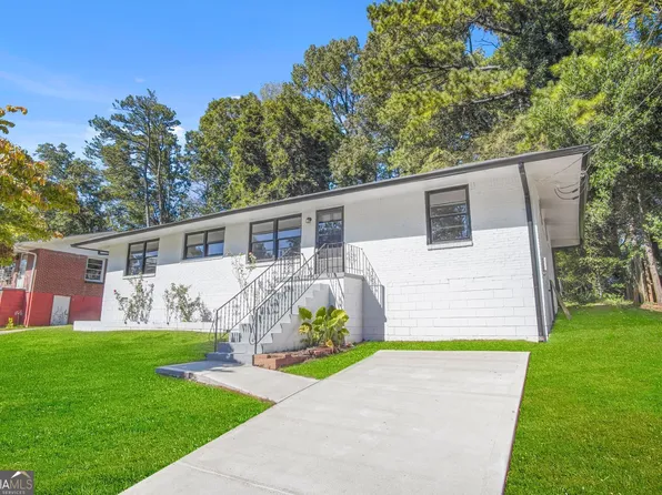 674 Valley View Dr, Forest Park, GA 30297