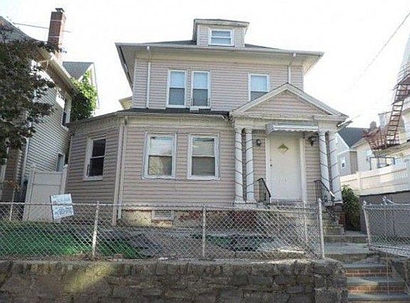 2nd image of 124 Morris St