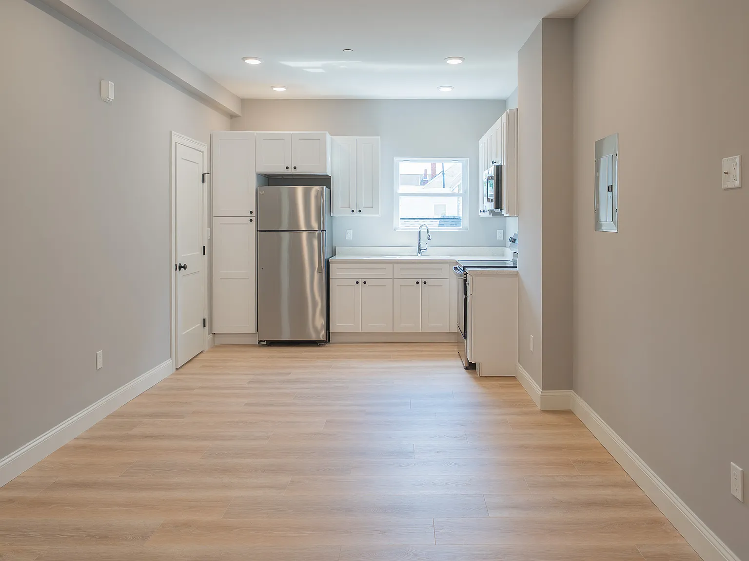 1 bed, $2,300 — Photo 3