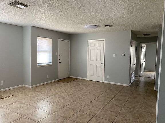2nd image of 2201 Carley St