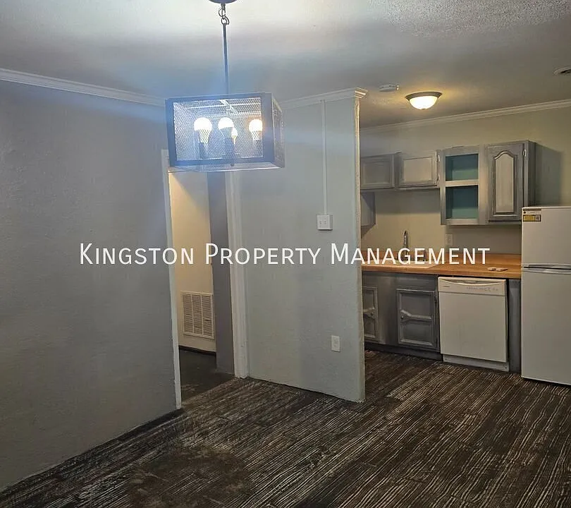 550 Smith St #4