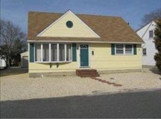 225 N 6th St, Surf City, NJ 08008