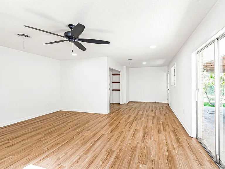 10180 Devonshire Dr — Photo 9