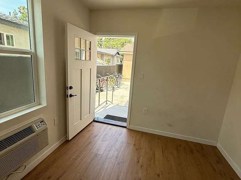 248 N 1st St #6 — Photo 7