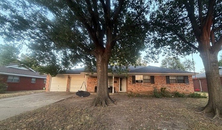 1st image of 7813 Chantilly Ln