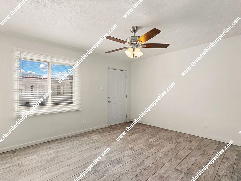 1221 San Mateo Blvd SE — Photo 10