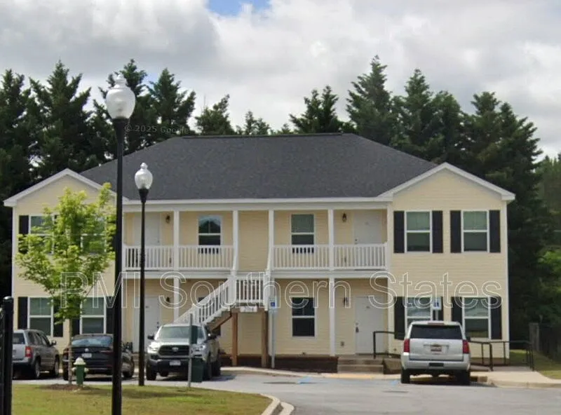2 bed, 2.0 bath, 900 sqft, $1,200 — Photo 2