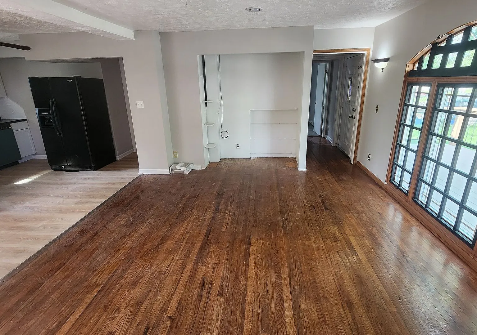 Spacious 4 bedroom — Photo 2