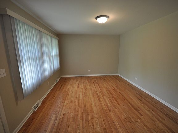 4th image of 1033 E Tulip Way