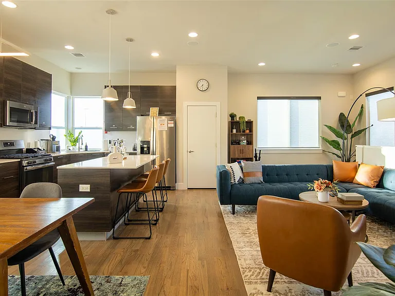 2306 Wipprecht St — Photo 1