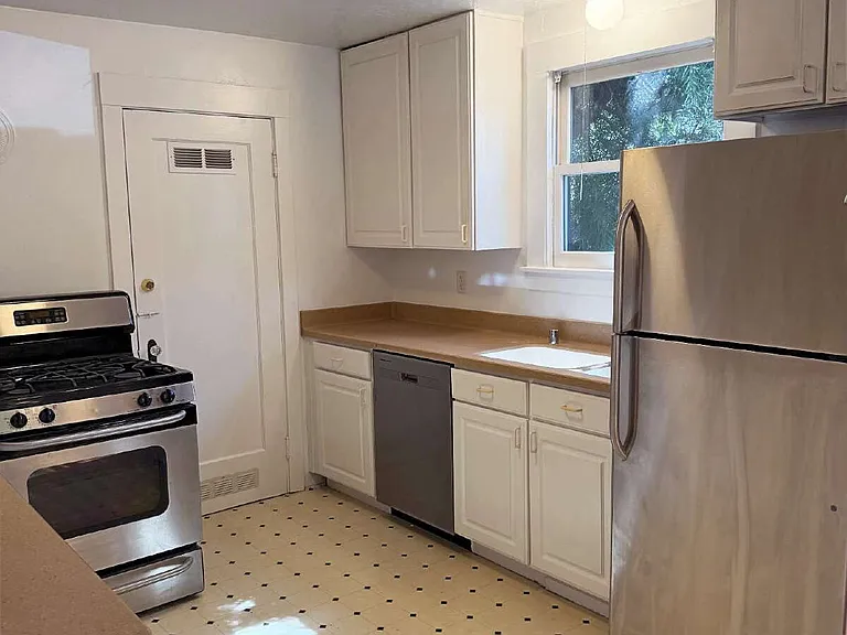 174 France St — Photo 3