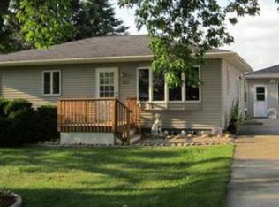 1002 1st St, Center Point, IA 52213