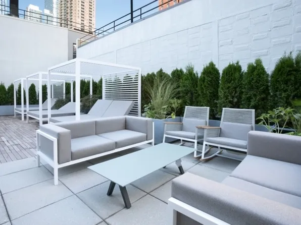 561 10th Avenue image 8 of 35