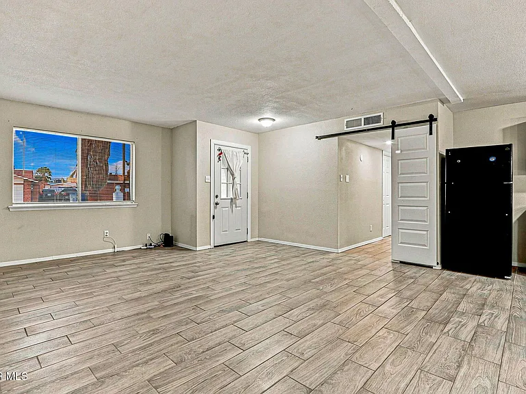 11524 Meadowbrook Dr — Photo 6