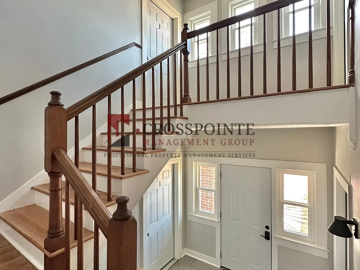 Building Photo - 526 S Bonner Ave