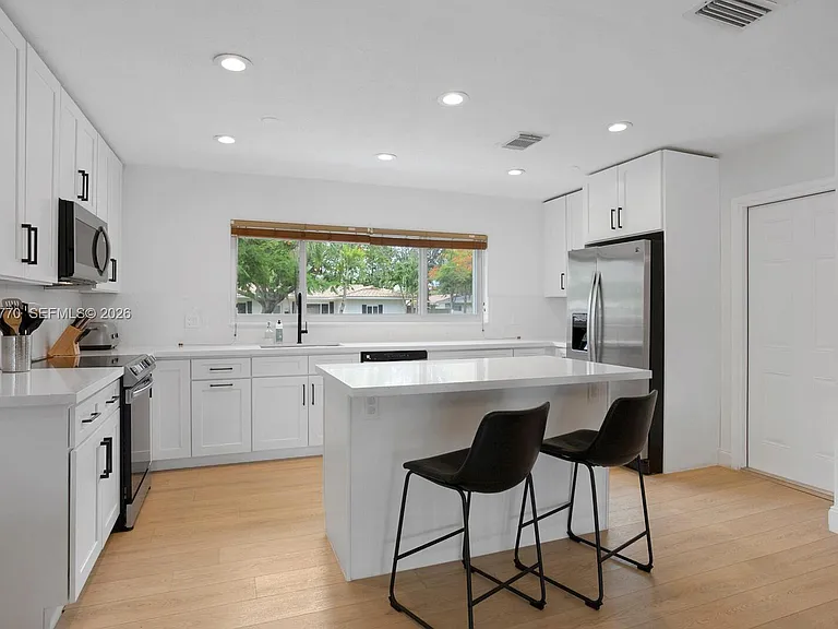 1365 SW 9th St — Photo 7