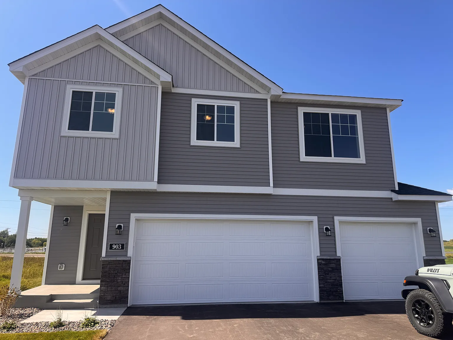 4 bed, 2003 sqft, $2,900 — Photo 1
