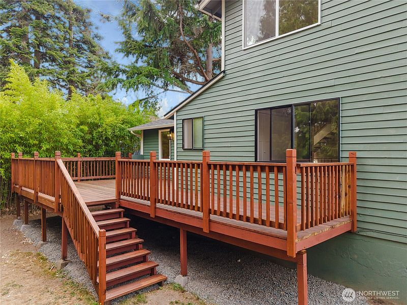 4th image of 10050 13th Avenue NW
