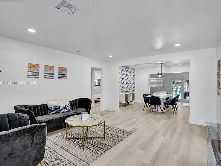1230 Johnson St — Photo 52