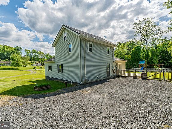 3rd image of 31 W Wild Cherry Rd