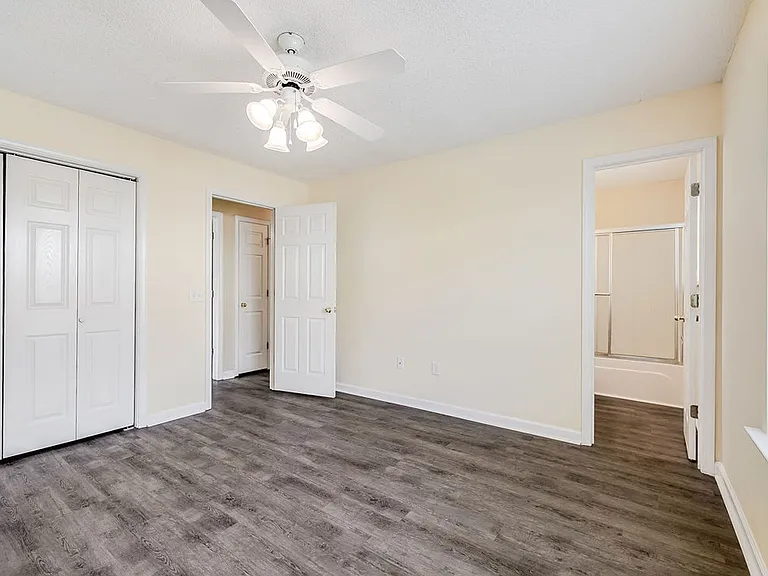 106 Mustang Dr — Photo 5
