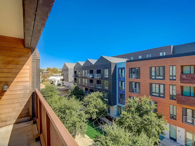 Residences at Saltillo — Photo 17