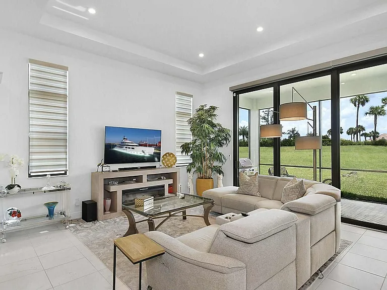 9084 SW Arco Way — Photo 8