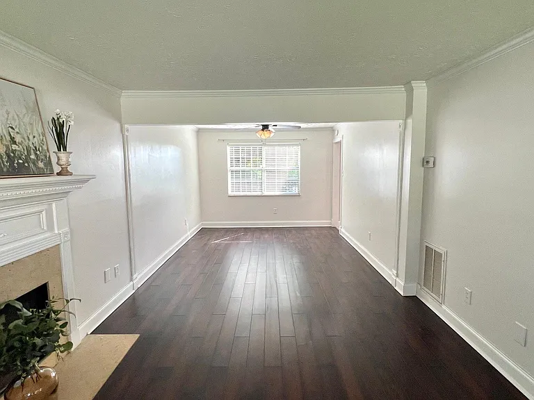 1373 Woodridge Dr — Photo 4